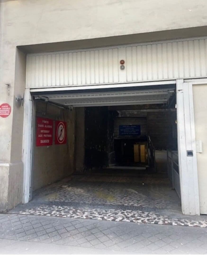 Parking 11 m² à Cadet – Faubourg Montmartre